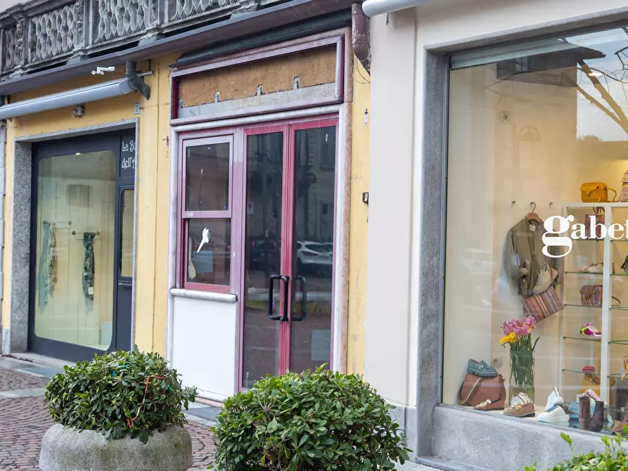 Immagine 4 di Negozio in vendita  in Piazza Prinetti 18 a Merate
