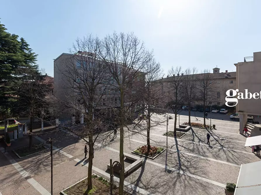 Immagine 5 di Negozio in vendita  in Piazza Prinetti 18 a Merate