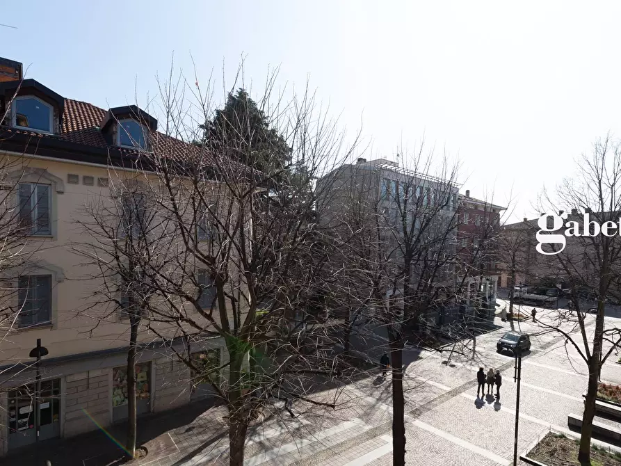 Immagine 6 di Negozio in vendita  in Piazza Prinetti 18 a Merate