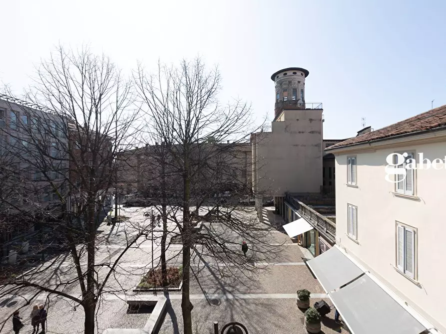 Immagine 7 di Negozio in vendita  in Piazza Prinetti 18 a Merate