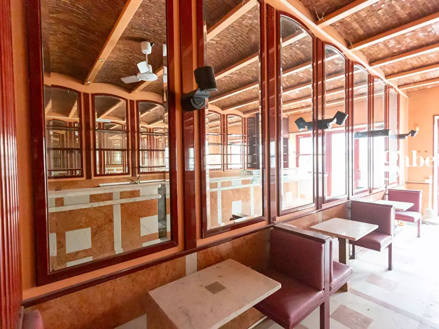 Immagine 12 di Negozio in vendita  in Piazza Prinetti 18 a Merate