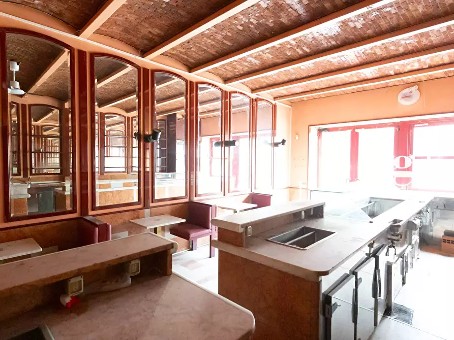 Immagine 13 di Negozio in vendita  in Piazza Prinetti 18 a Merate