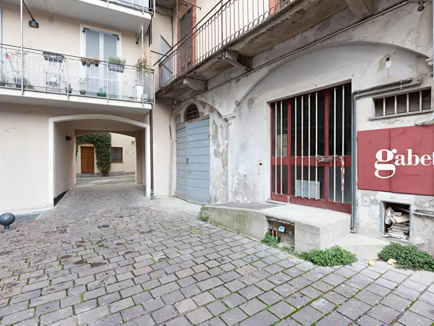 Immagine 27 di Negozio in vendita  in Piazza Prinetti 18 a Merate