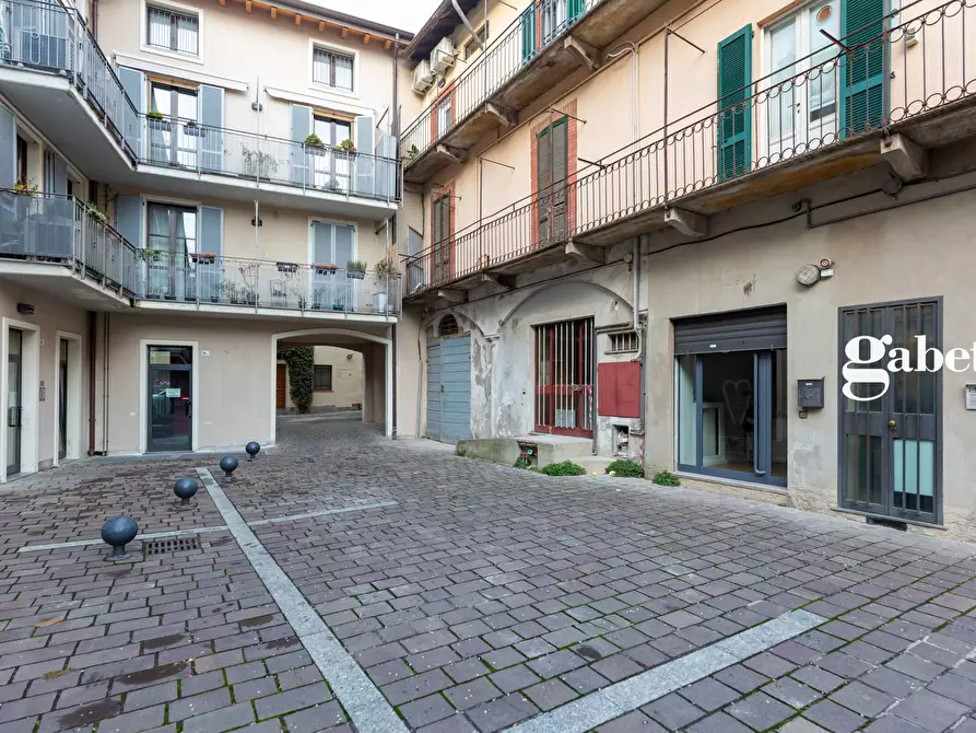 Immagine 28 di Negozio in vendita  in Piazza Prinetti 18 a Merate