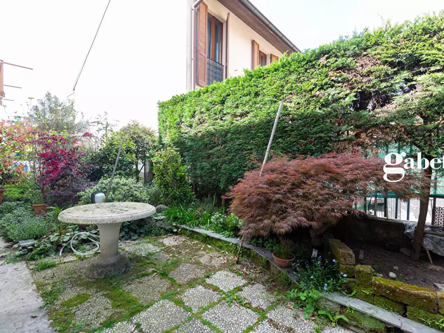 Immagine 15 di Casa indipendente in vendita  in Via Donizetti 3 a Bernareggio