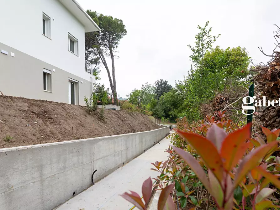 Immagine 6 di Villa in vendita  in VIA SAN PIETRO SNC a La Valletta Brianza