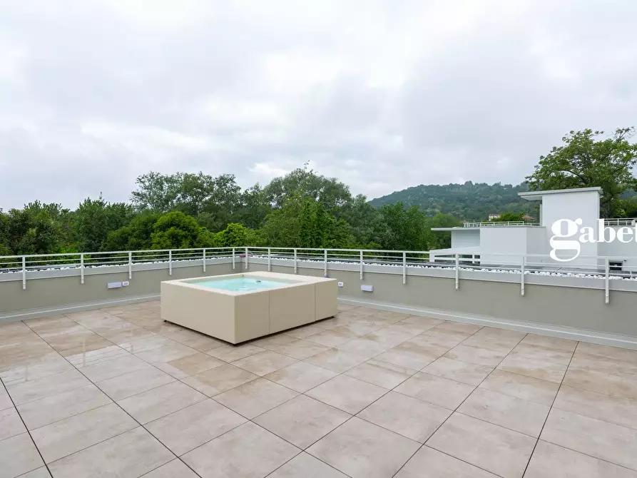 Immagine 21 di Villa in vendita  in VIA SAN PIETRO SNC a La Valletta Brianza