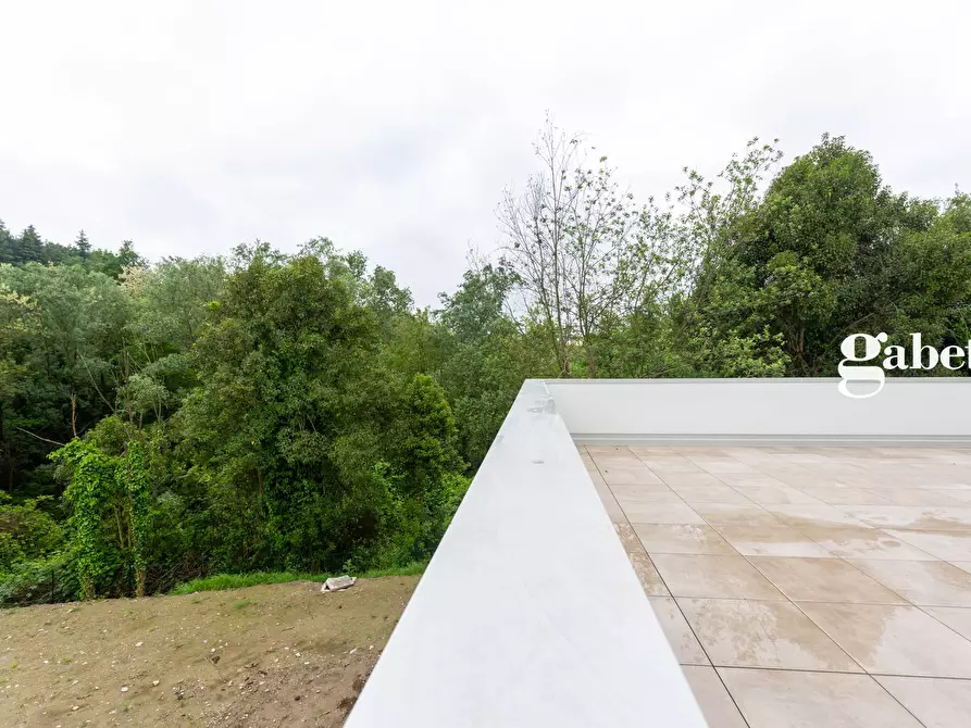 Immagine 29 di Villa in vendita  in VIA SAN PIETRO SNC a La Valletta Brianza