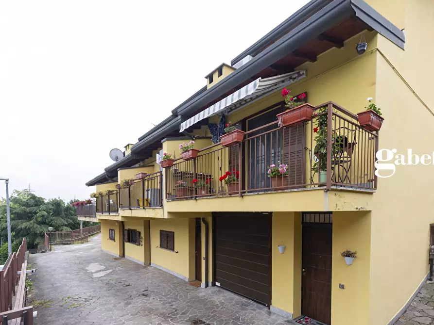 Immagine 1 di Villetta a schiera in vendita  in Vie Lecco 6 a Lomagna