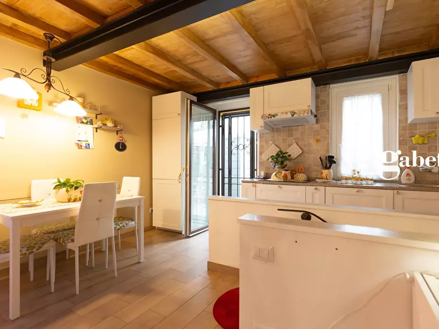 Immagine 8 di Villetta a schiera in vendita  in Vie Lecco 6 a Lomagna