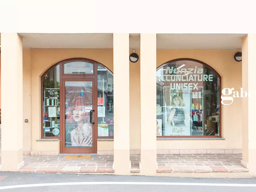 Immagine 1 di Attività commerciale in vendita  in Via Montello 5c a Bernareggio