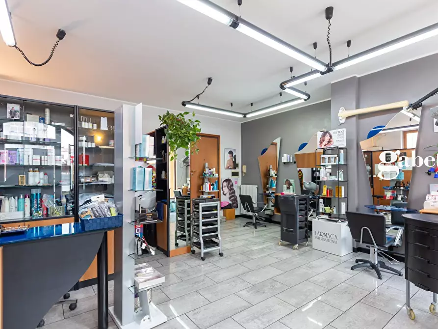 Immagine 6 di Attività commerciale in vendita  in Via Montello 5c a Bernareggio