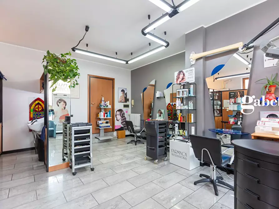 Immagine 9 di Attività commerciale in vendita  in Via Montello 5c a Bernareggio