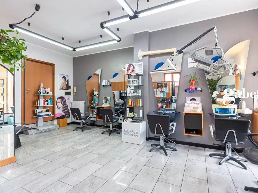 Immagine 10 di Attività commerciale in vendita  in Via Montello 5c a Bernareggio