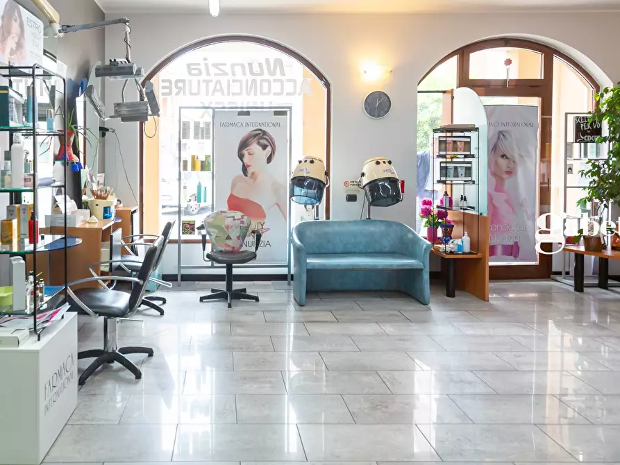 Immagine 13 di Attività commerciale in vendita  in Via Montello 5c a Bernareggio