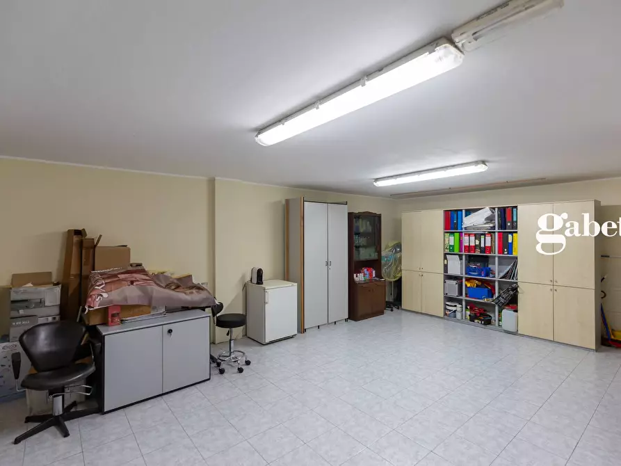 Immagine 15 di Attività commerciale in vendita  in Via Montello 5c a Bernareggio