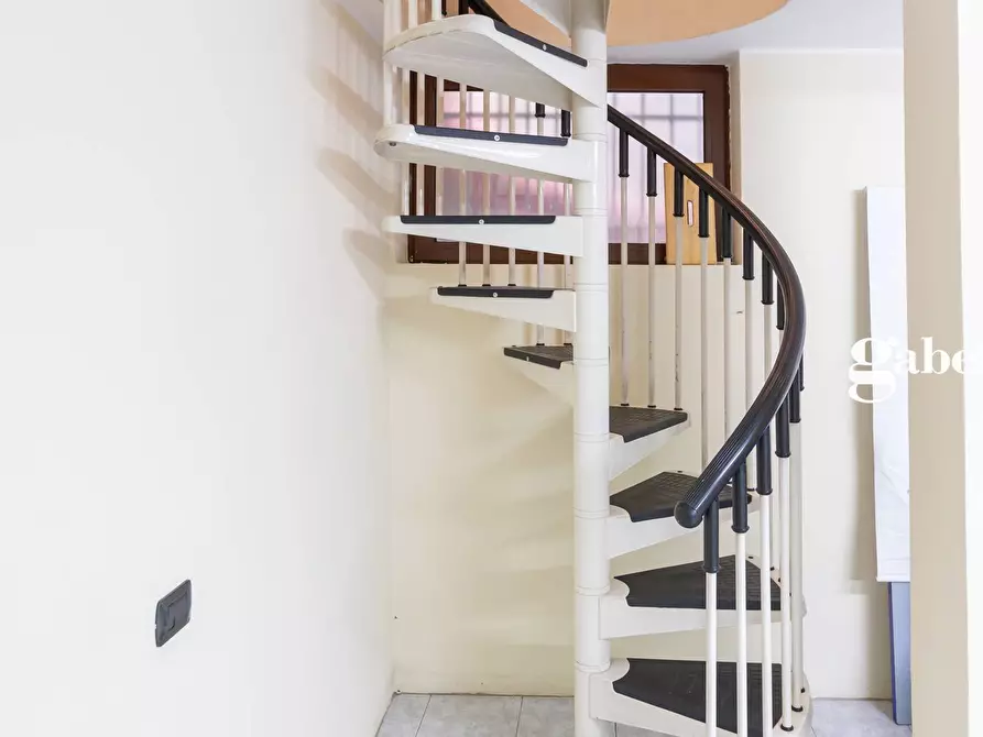 Immagine 18 di Attività commerciale in vendita  in Via Montello 5c a Bernareggio