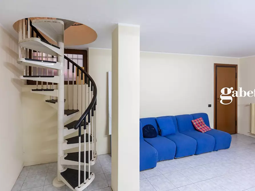 Immagine 19 di Attività commerciale in vendita  in Via Montello 5c a Bernareggio