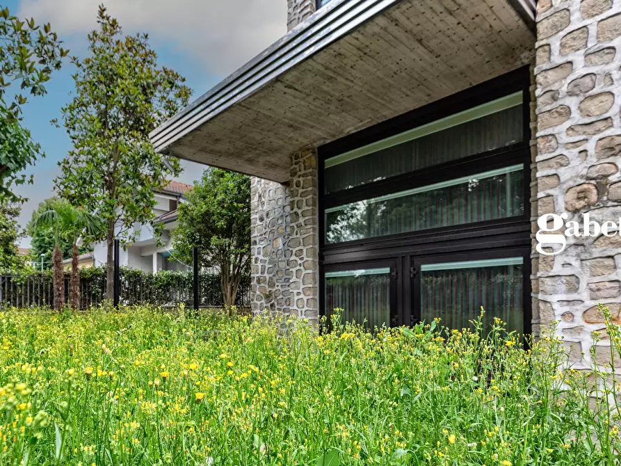 Immagine 4 di Villa in vendita  in Matteotti 8 a Vimercate