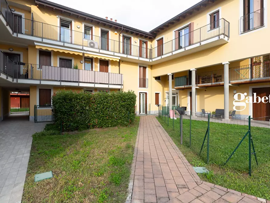 Immagine 4 di Appartamento in vendita  in Via Marconi 4 a Carnate