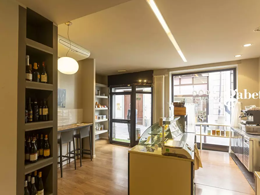 Immagine 13 di Attività commerciale in vendita  in via De Gradi 2 a Monza