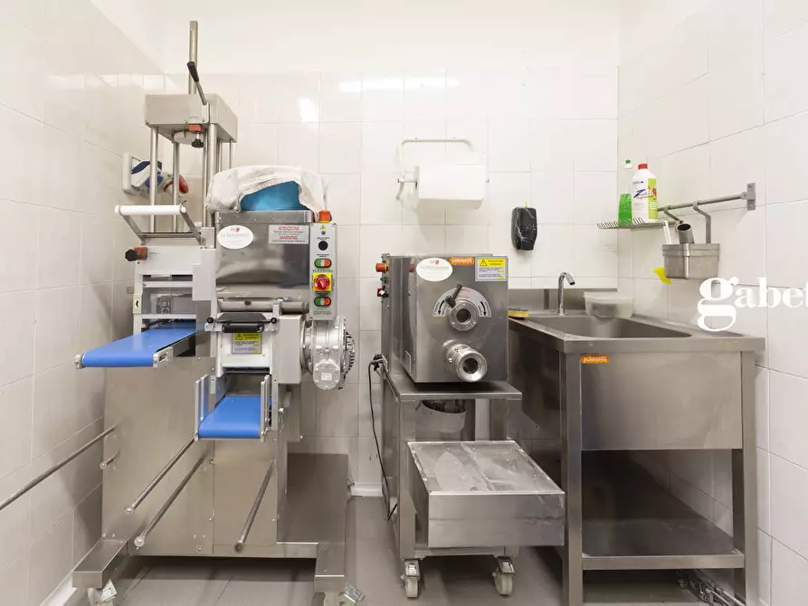 Immagine 21 di Attività commerciale in vendita  in via De Gradi 2 a Monza