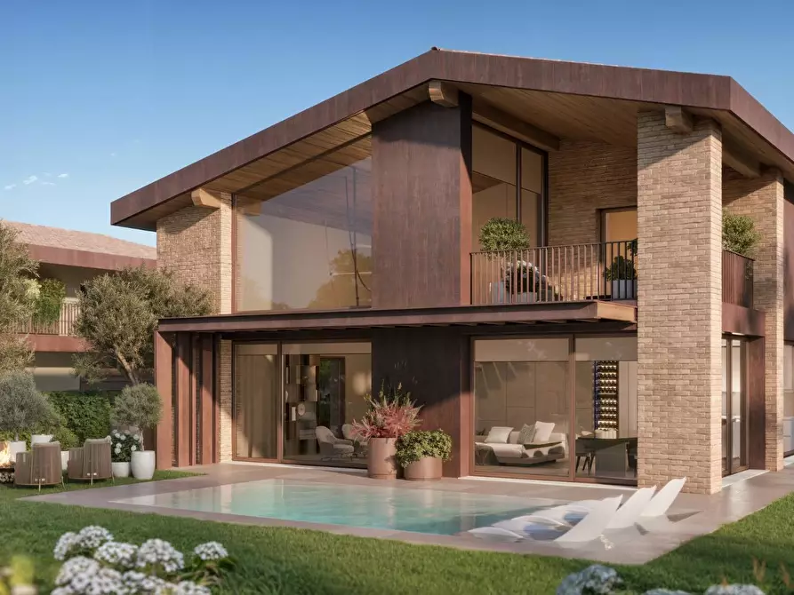 Immagine 1 di Villa in vendita  in Via Giovenigo snc a Casatenovo