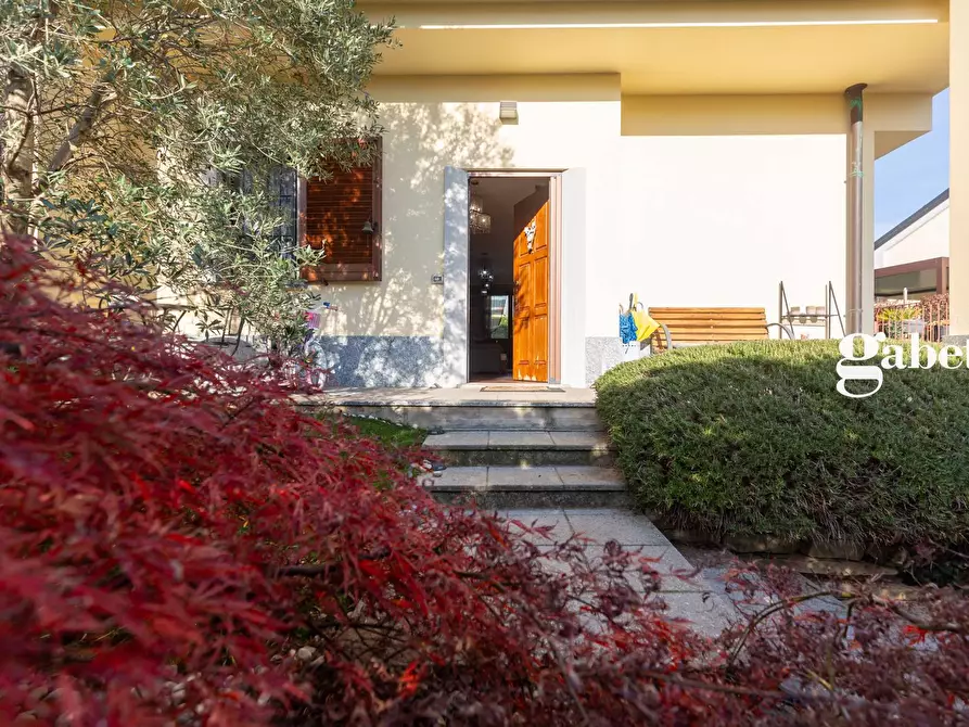 Immagine 7 di Casa semindipendente in vendita  in Viale Monza 3 a Usmate Velate