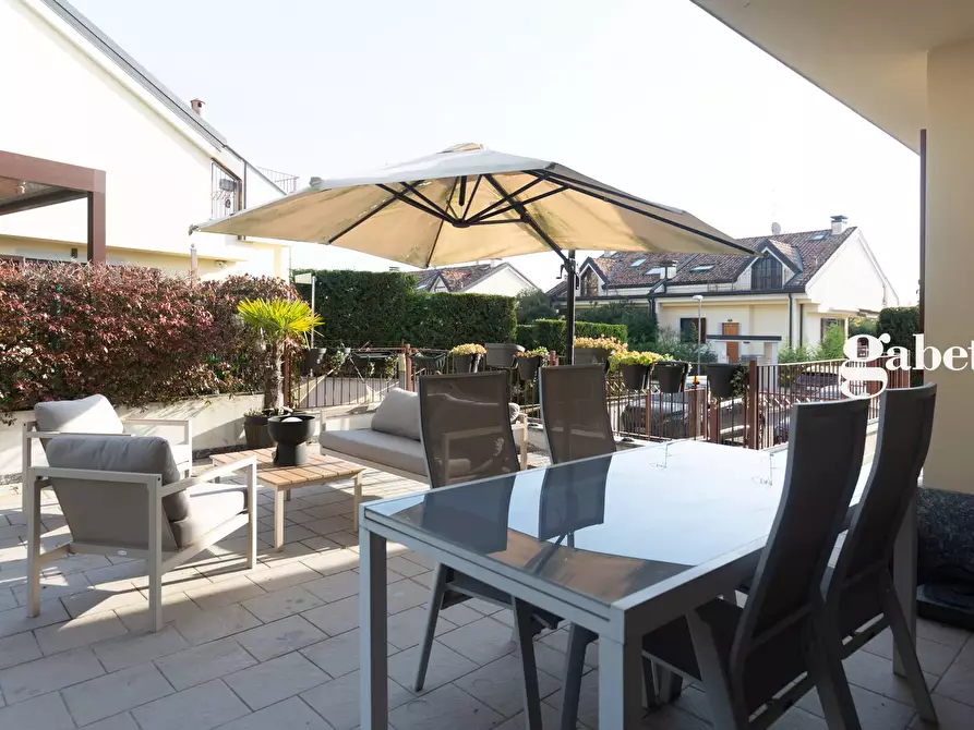 Immagine 9 di Casa semindipendente in vendita  in Viale Monza 3 a Usmate Velate