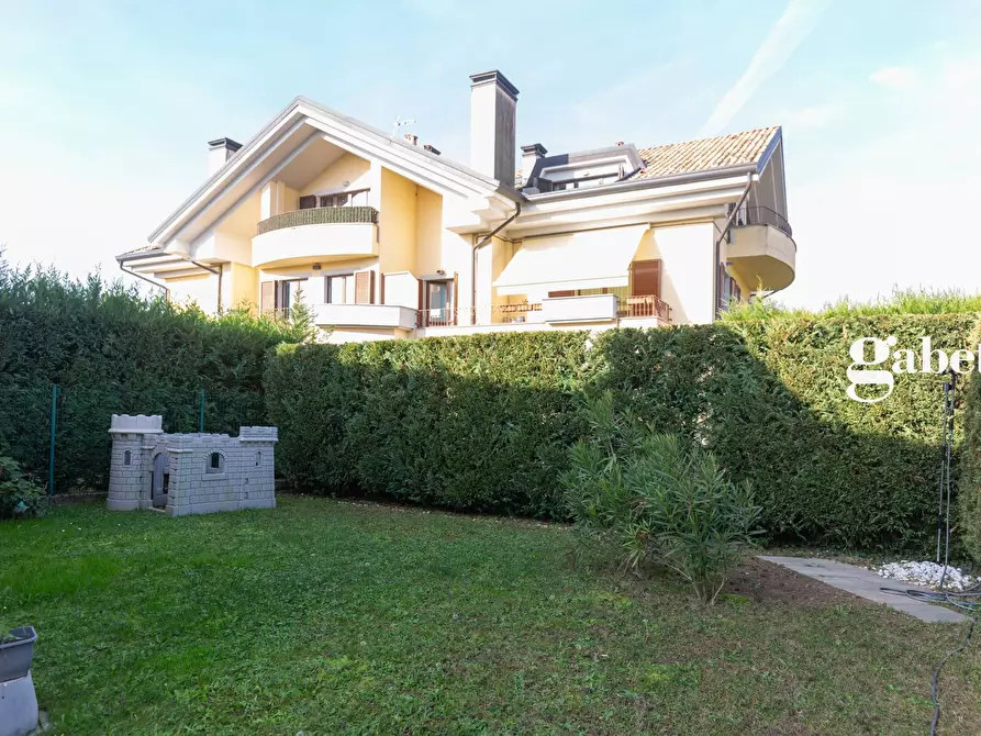 Immagine 11 di Casa semindipendente in vendita  in Viale Monza 3 a Usmate Velate