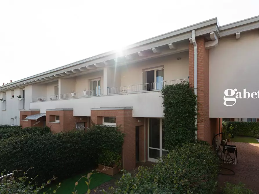 Immagine 5 di Villetta a schiera in vendita  in Via Setti Carraro 11 a Bernareggio