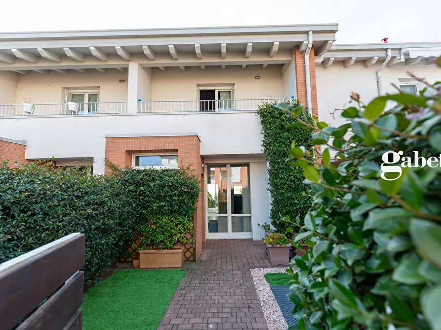 Immagine 7 di Villetta a schiera in vendita  in Via Setti Carraro 11 a Bernareggio