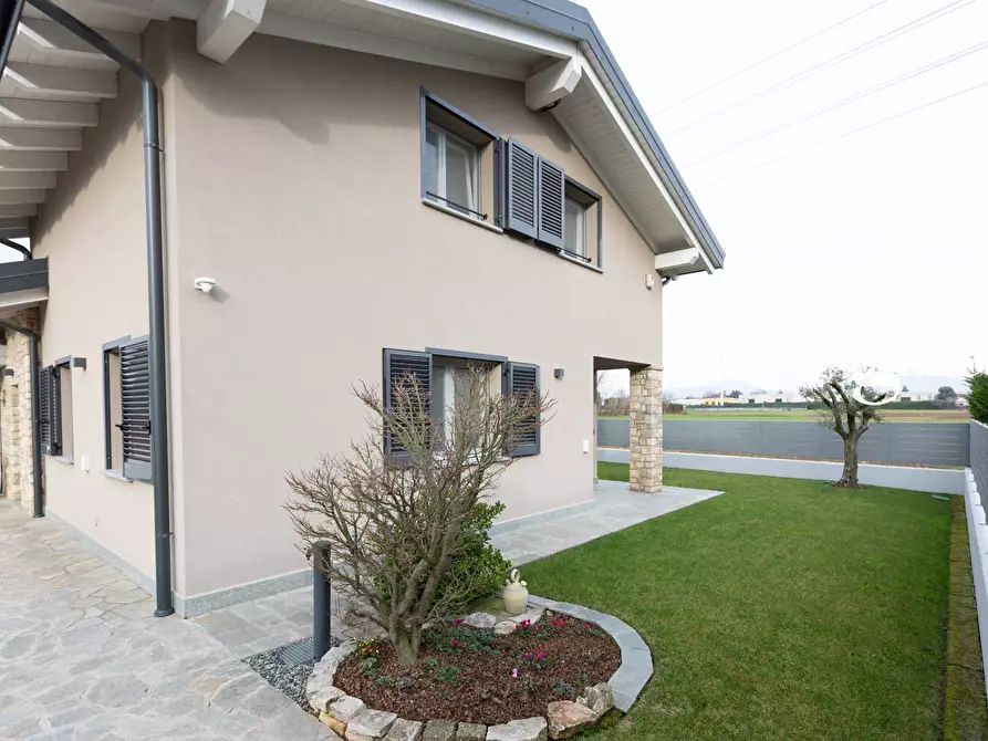 Immagine 3 di Villa in vendita  in Via Cappelletta 35/D a Sulbiate