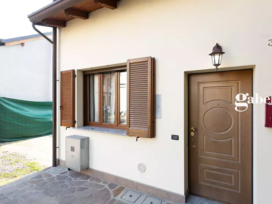 Immagine 1 di Casa indipendente in vendita  in Via Roma 13 a Roncello