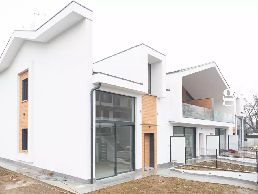 Immagine 2 di Villa in vendita  in Via fratelli Bandiera snc a Vimercate