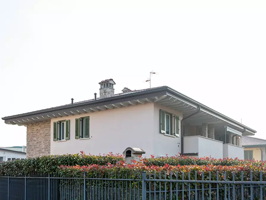 Immagine 1 di Attico in vendita  in VIA ISONZO a Lomagna