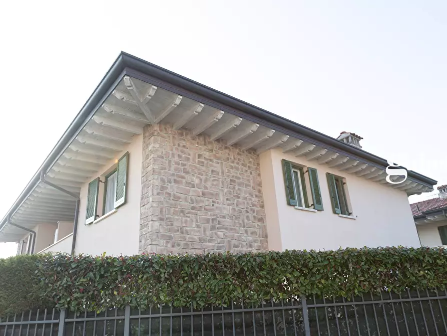 Immagine 2 di Attico in vendita  in VIA ISONZO a Lomagna