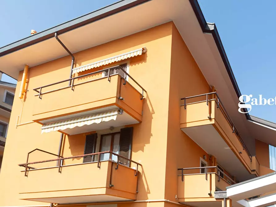 Immagine 2 di Attico in vendita  in Via Isonzo 6 a Arcore