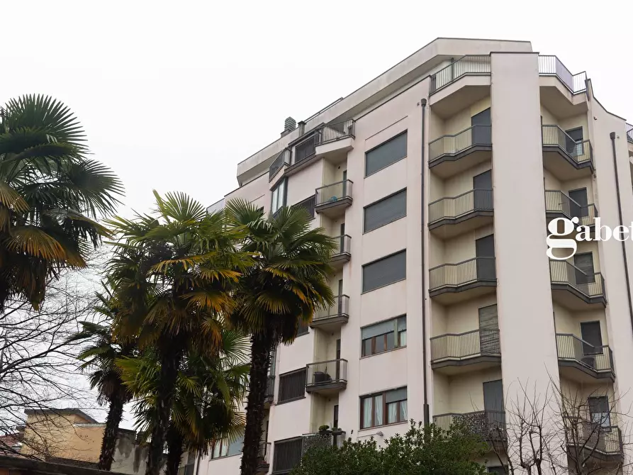 Immagine 1 di Appartamento in vendita  in Piazza Italia 8 a Merate