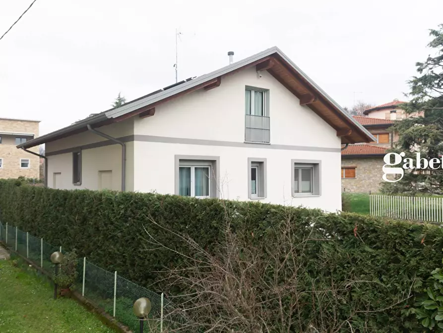 Immagine 2 di Villa in vendita  in Via Fratelli Cernuschi 2/bis a Merate