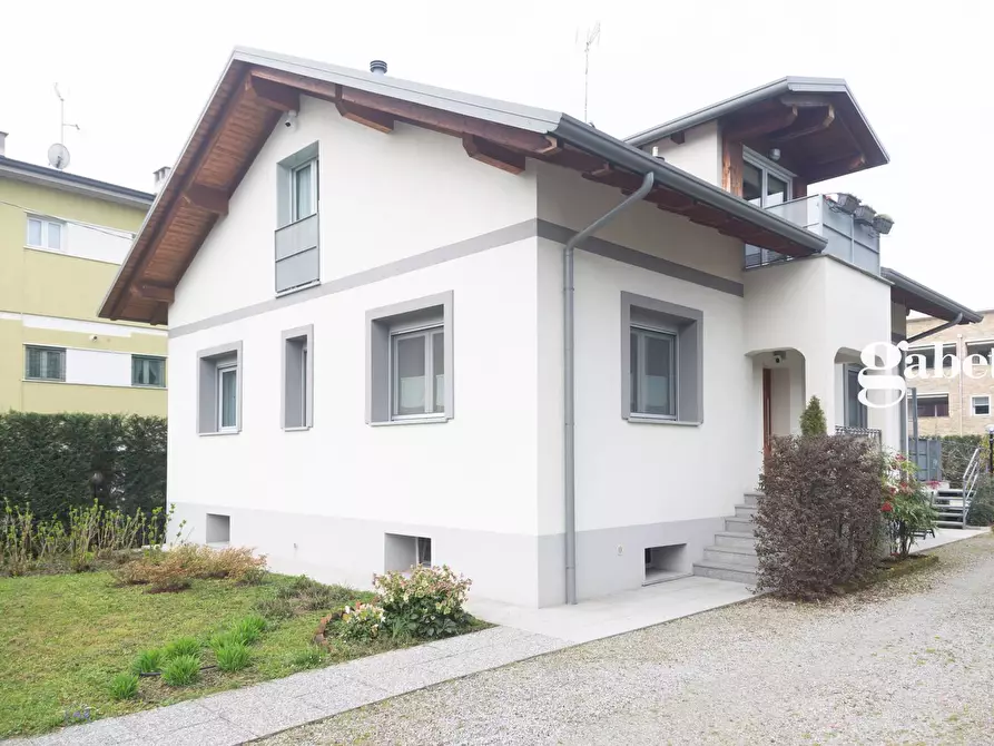 Immagine 3 di Villa in vendita  in Via Fratelli Cernuschi 2/bis a Merate