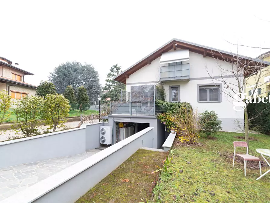 Immagine 5 di Villa in vendita  in Via Fratelli Cernuschi 2/bis a Merate