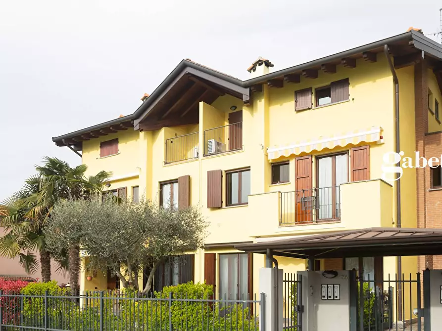 Immagine 1 di Appartamento in vendita  in Via degli Alpini 38 a Verderio