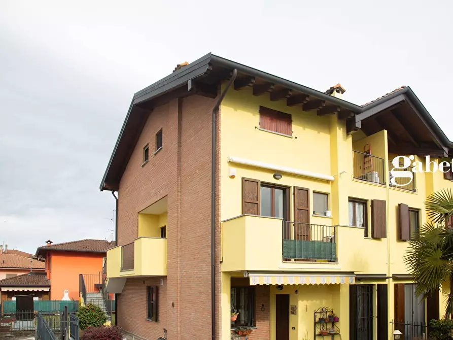 Immagine 2 di Appartamento in vendita  in Via degli Alpini 38 a Verderio