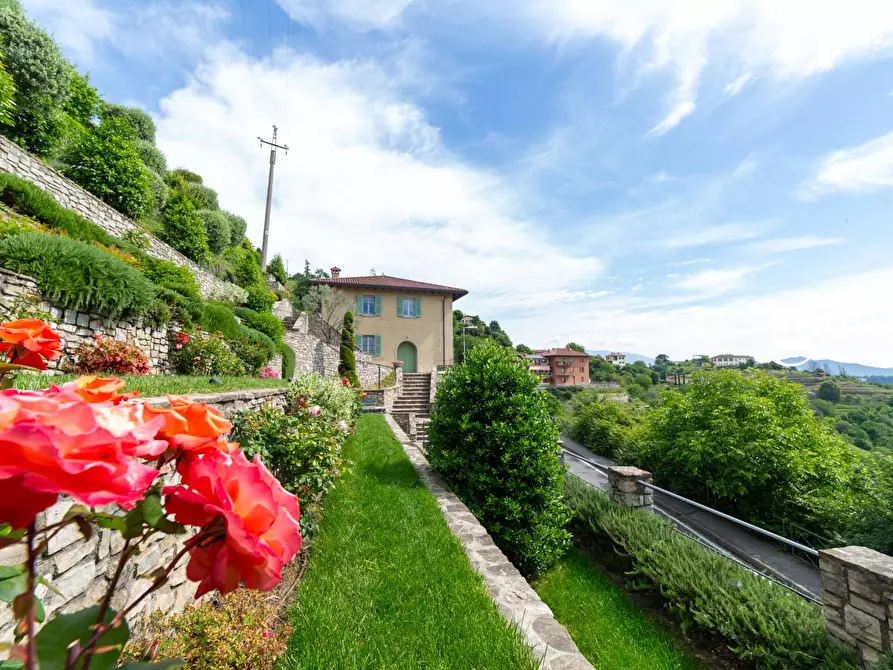Immagine 2 di Casa indipendente in vendita  in Via Belvedere 37 a Montevecchia