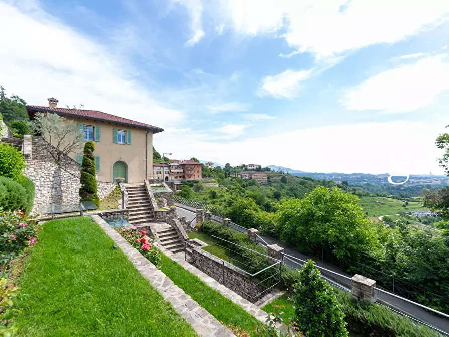 Immagine 3 di Casa indipendente in vendita  in Via Belvedere 37 a Montevecchia