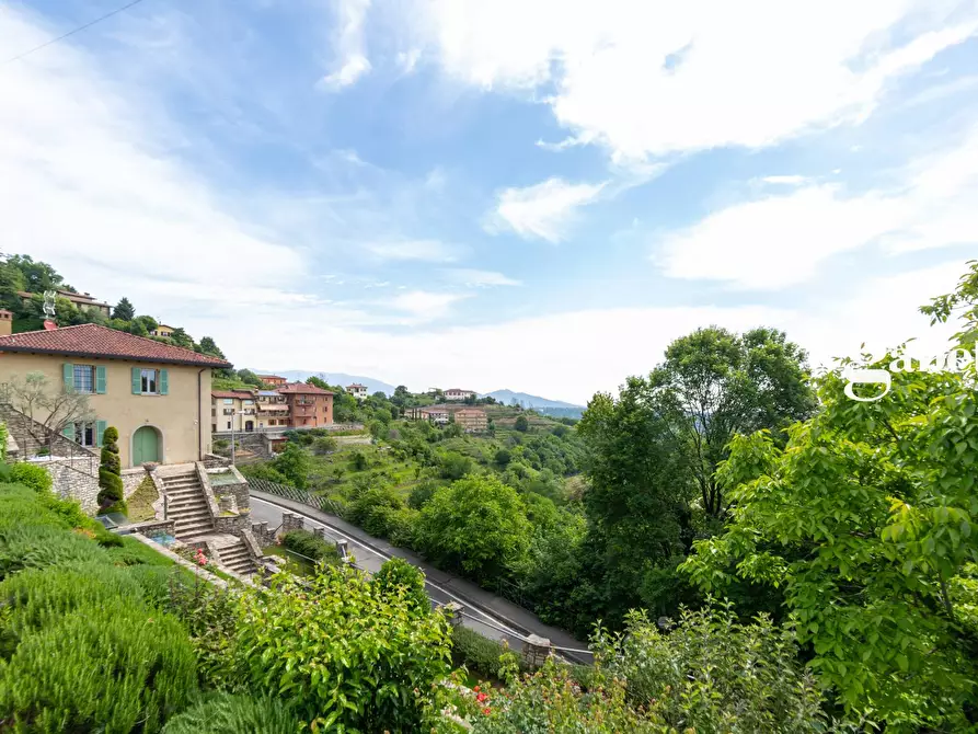 Immagine 1 di Casa indipendente in vendita  in Via Belvedere 37 a Montevecchia