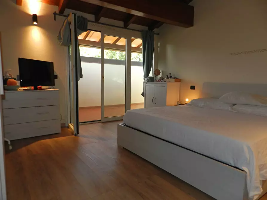 Immagine 13 di Appartamento in vendita  1967 a Lucca