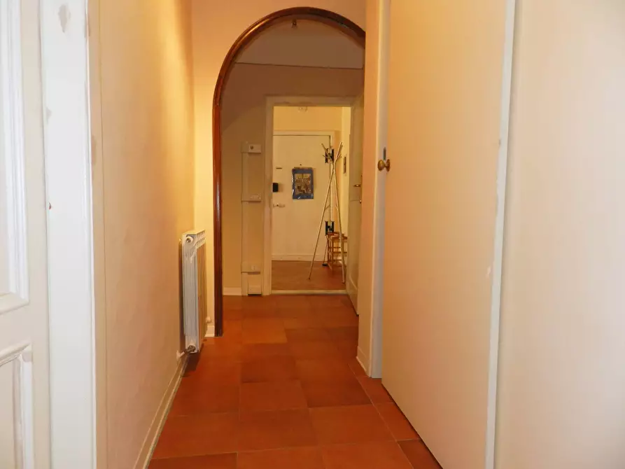 Immagine 11 di Appartamento in vendita  9 a Lucca