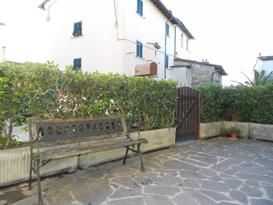 Immagine 6 di Rustico / casale in vendita  a Lucca